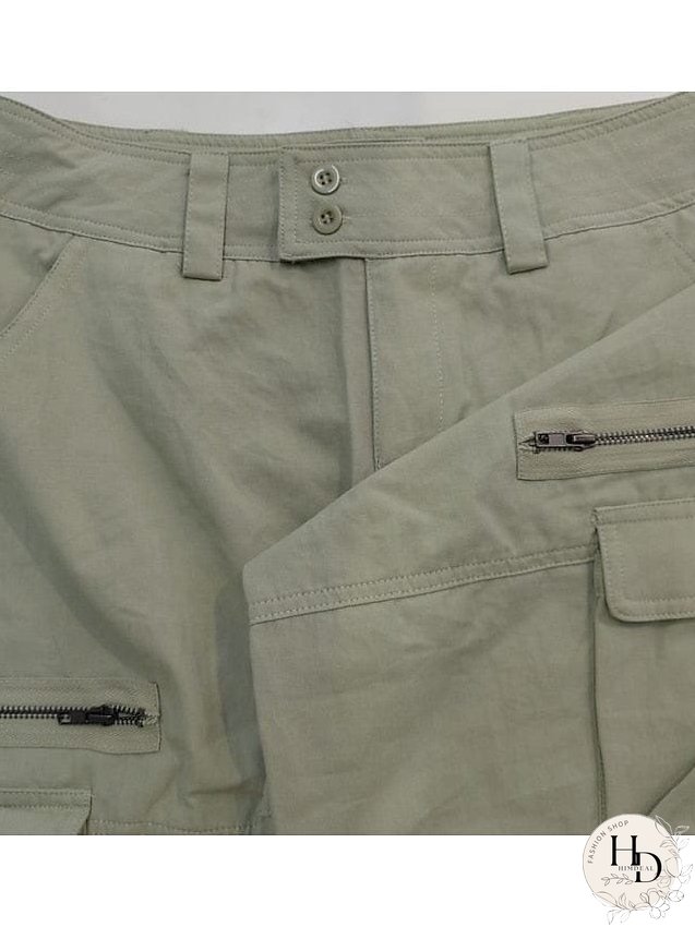 Streetwear-Inspired Black Cargo Pants