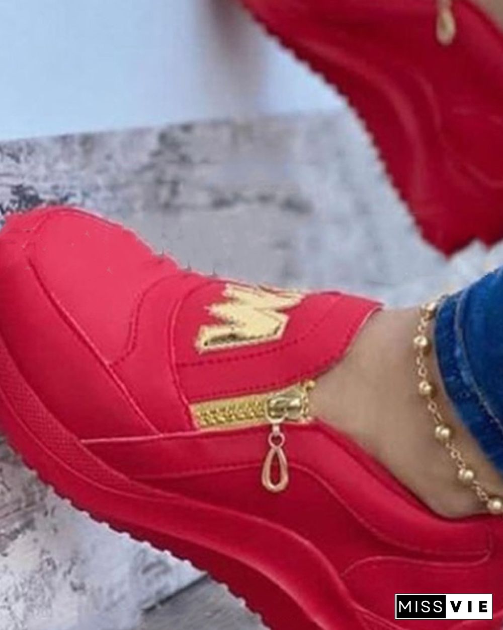 Round-toe Solid Color Splicing Letter Embroidery Sneakers