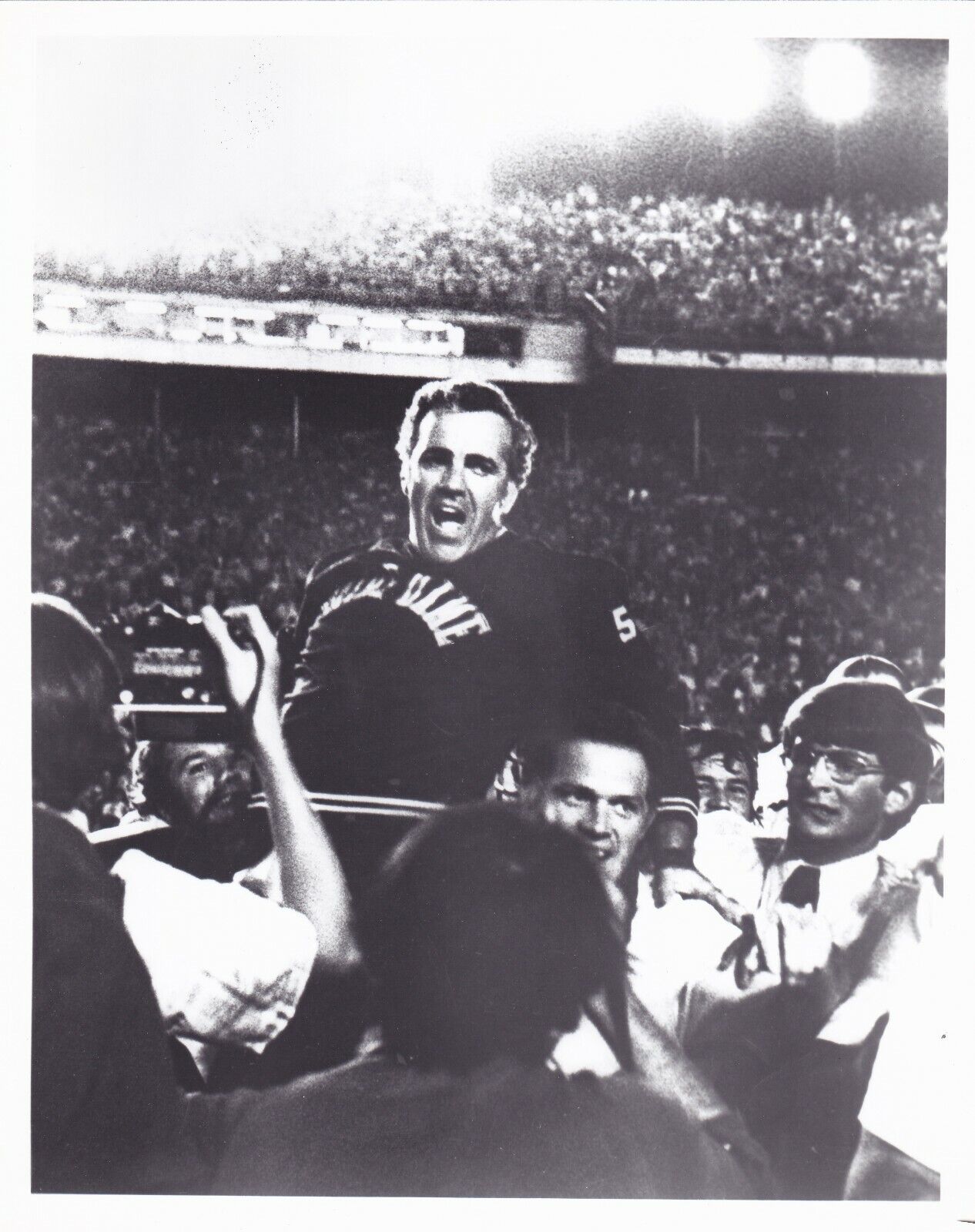 Ara Parseghian 8x10 B&W Notre Dame Photo Poster painting