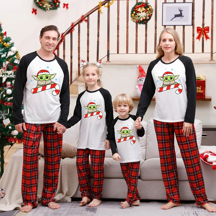 Baby Yoda Christmas Family Matching Pajamas Set(Black)