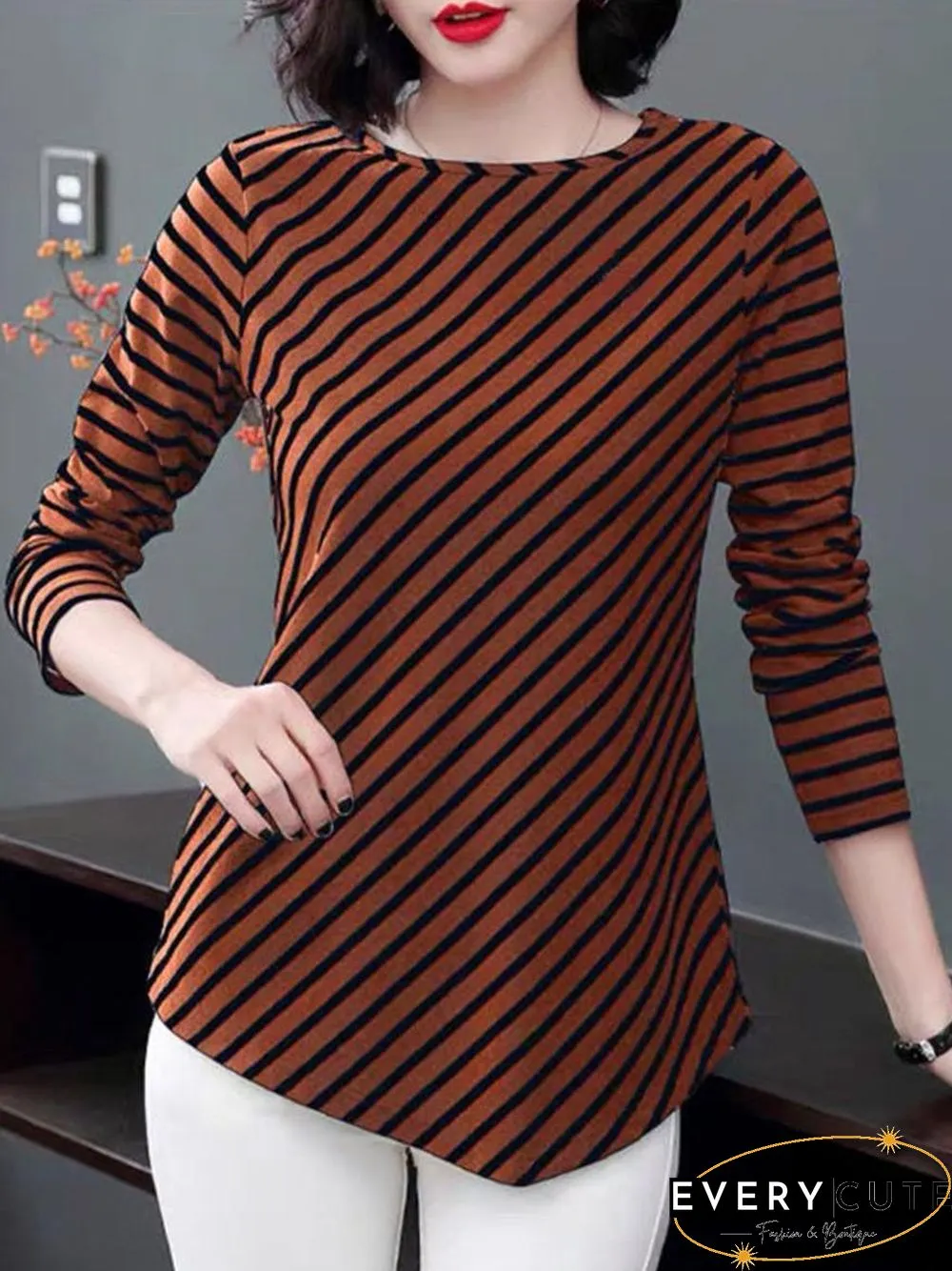 Loose T-shirt With Round Collar And Long Sleeves