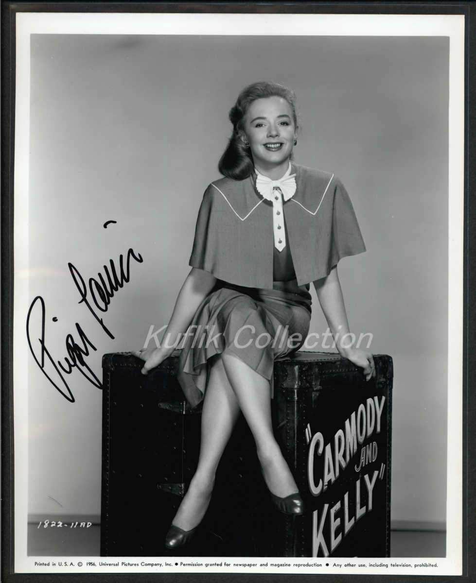 Piper Laurie - Signed Vintage Celebrity Autograph Photo Poster painting - Carrie