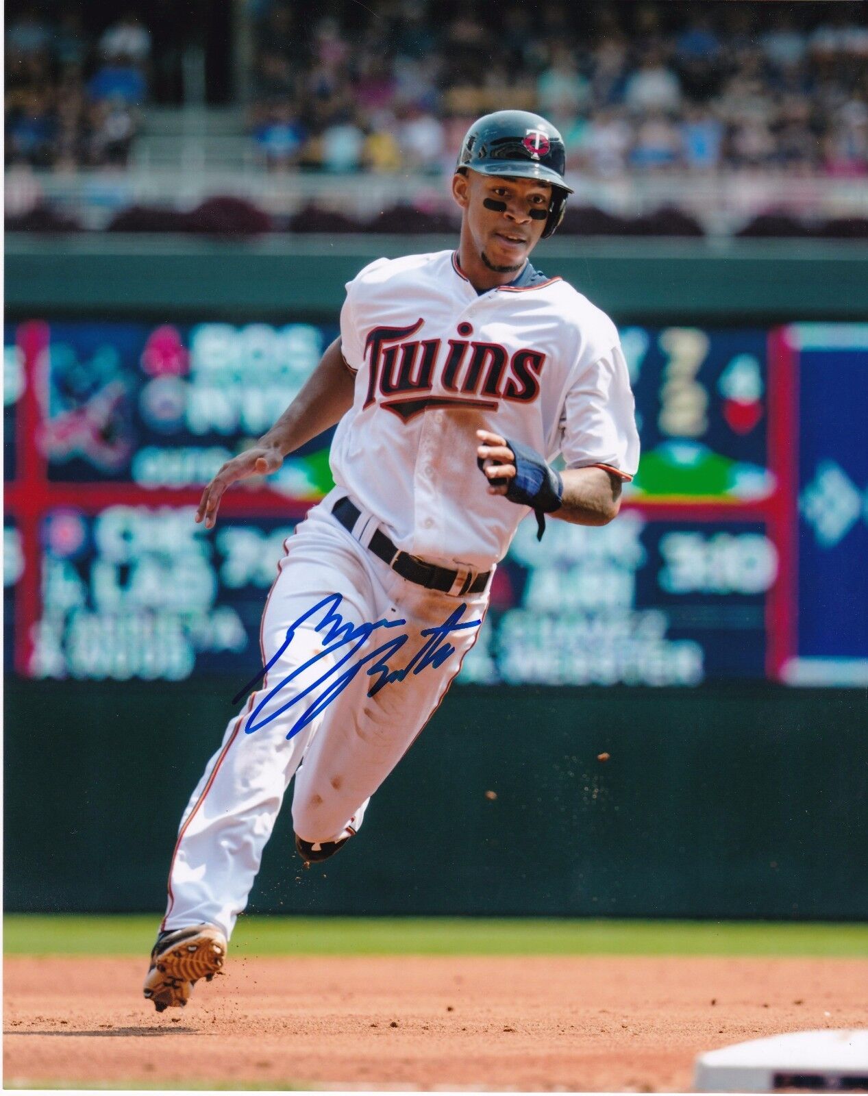 BYRON BUXTON MINNESOTA TWINS ACTION SIGNED 8x10