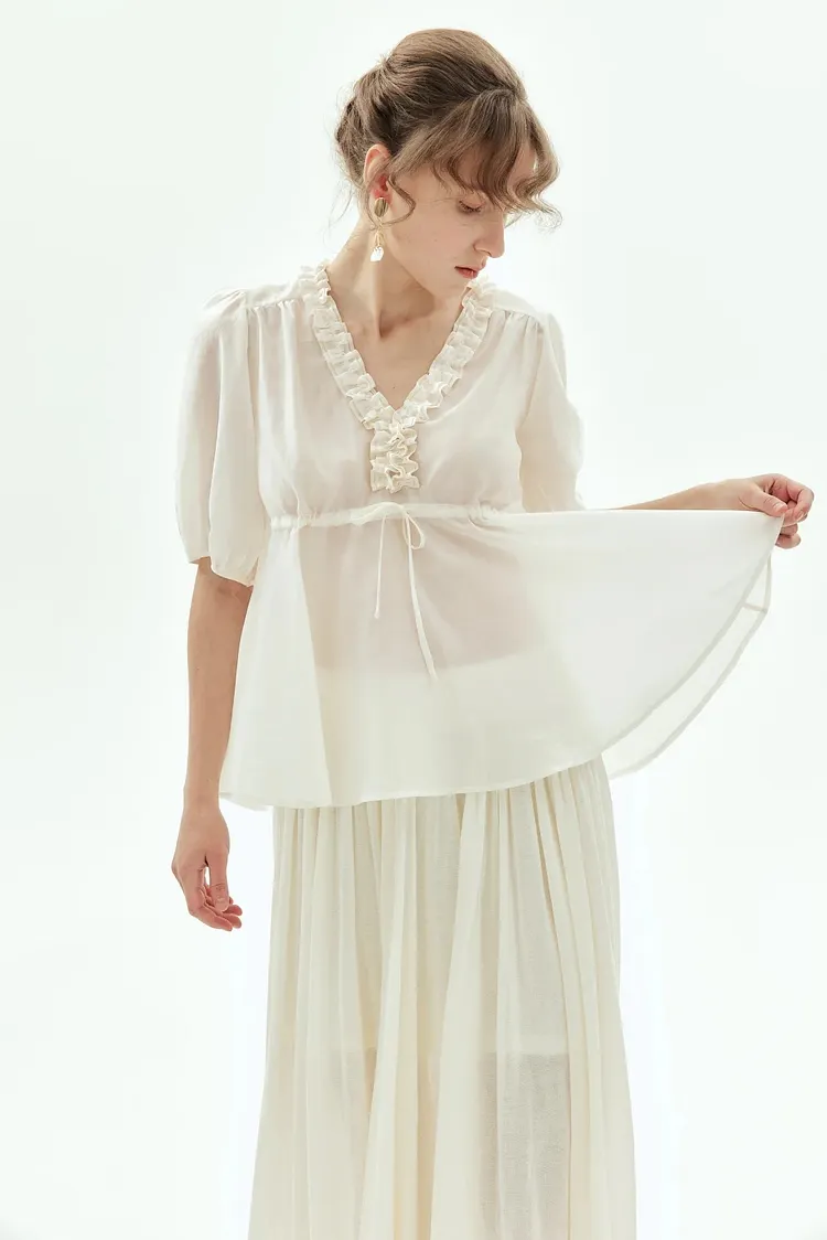 Exquisite lace-trim V-neck white lightweight short-sleeve top