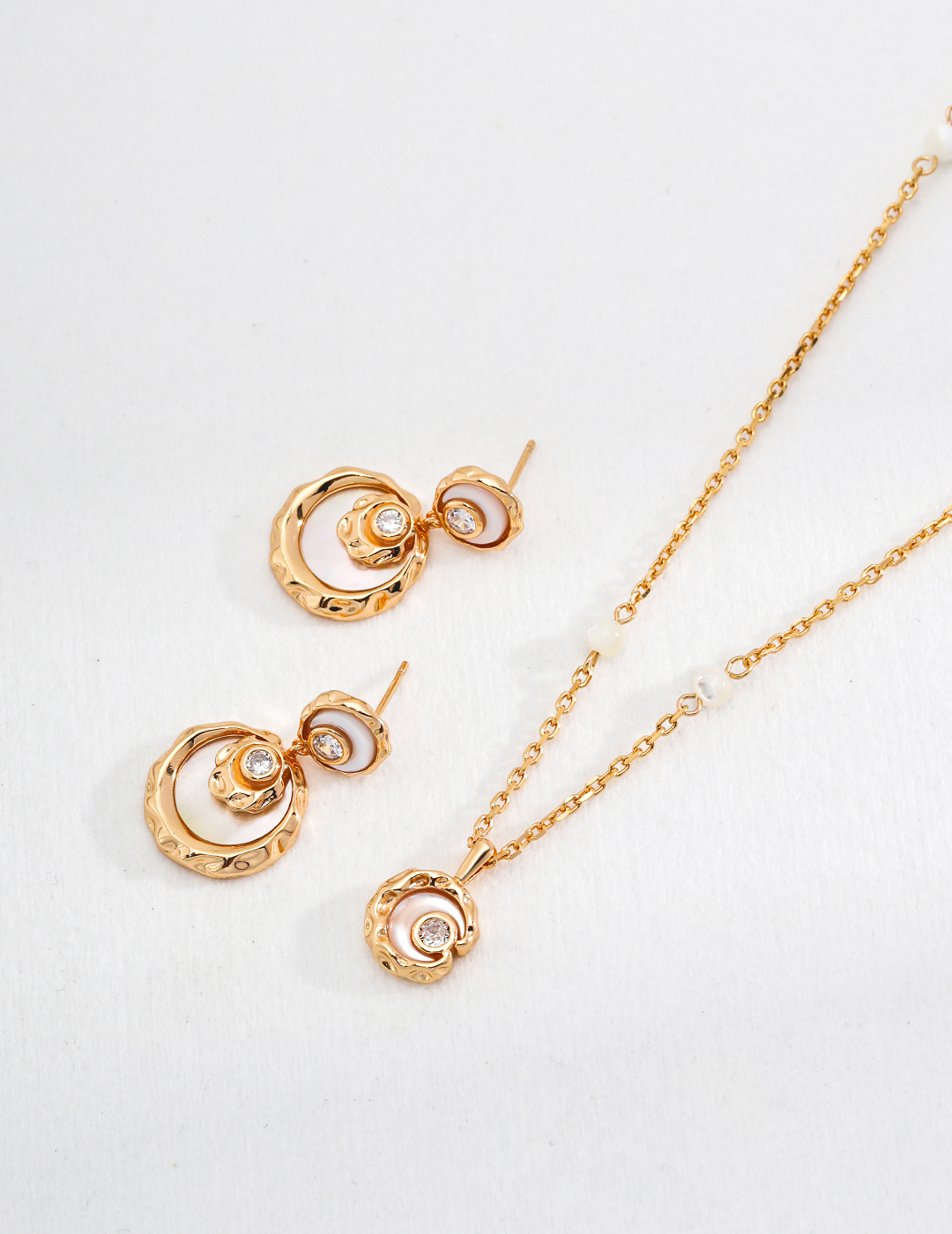  Mother-of-Pearl Necklace & Earrings Set 