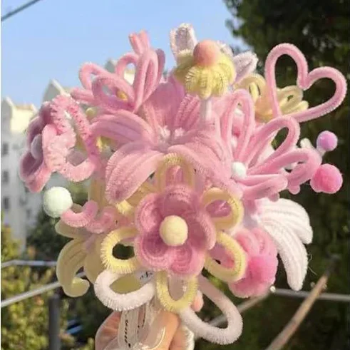 DIY Pipe Cleaners Kit - A pink bouquet