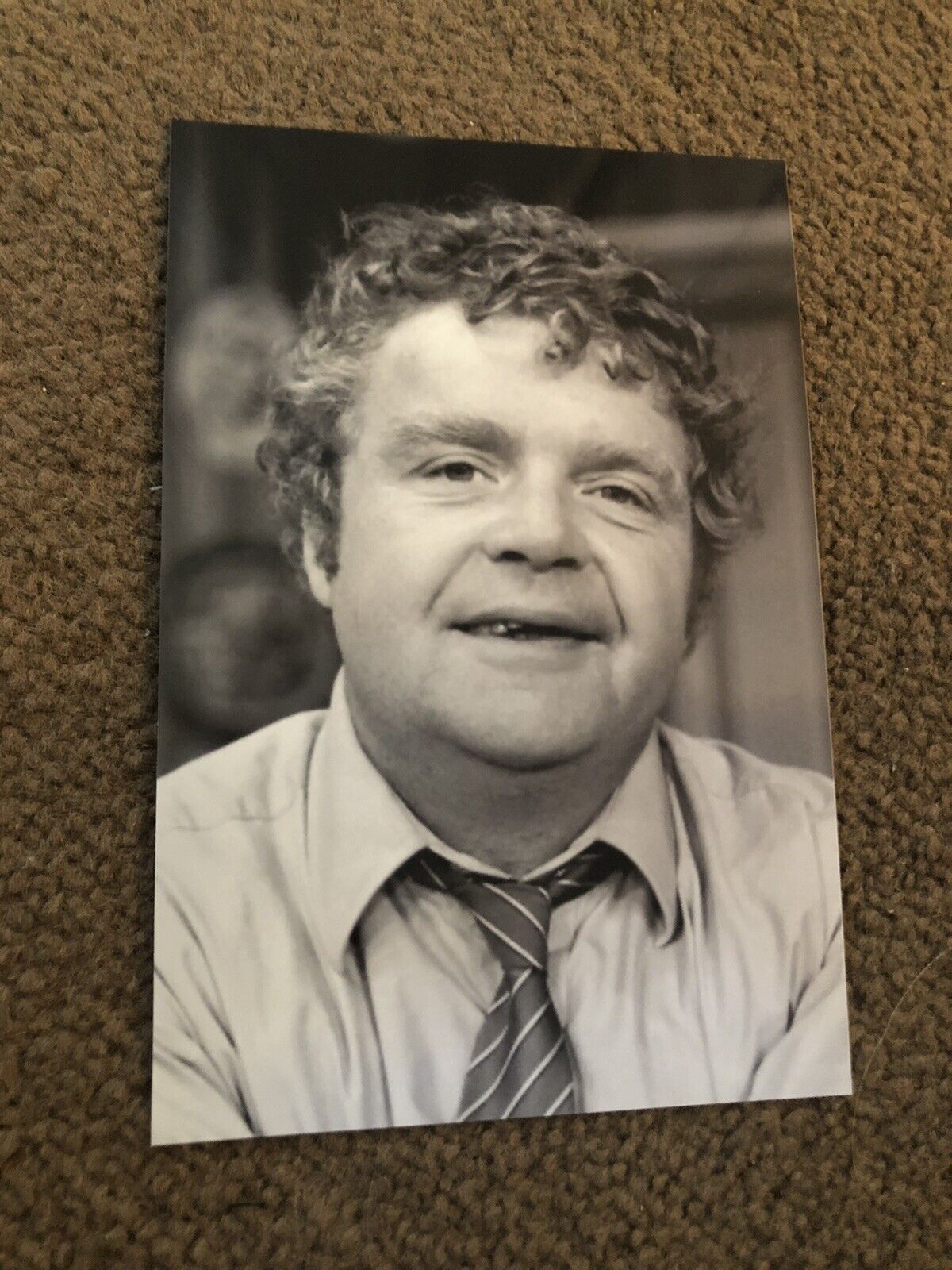 GEOFFREY HUGHES (CORONATION STREET) UNSIGNED Photo Poster painting- 6x4”