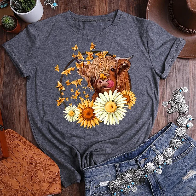 Farm cow and daisies Round Neck T-shirt-0020901