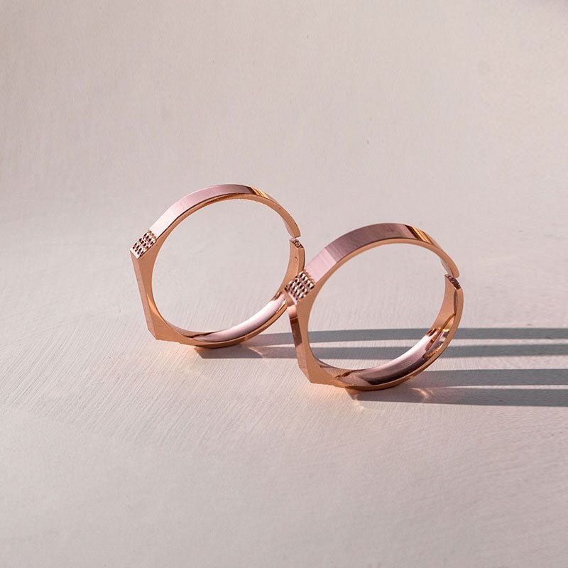 Buzzdaisy New Techonolog “IU” Light Projection Ring