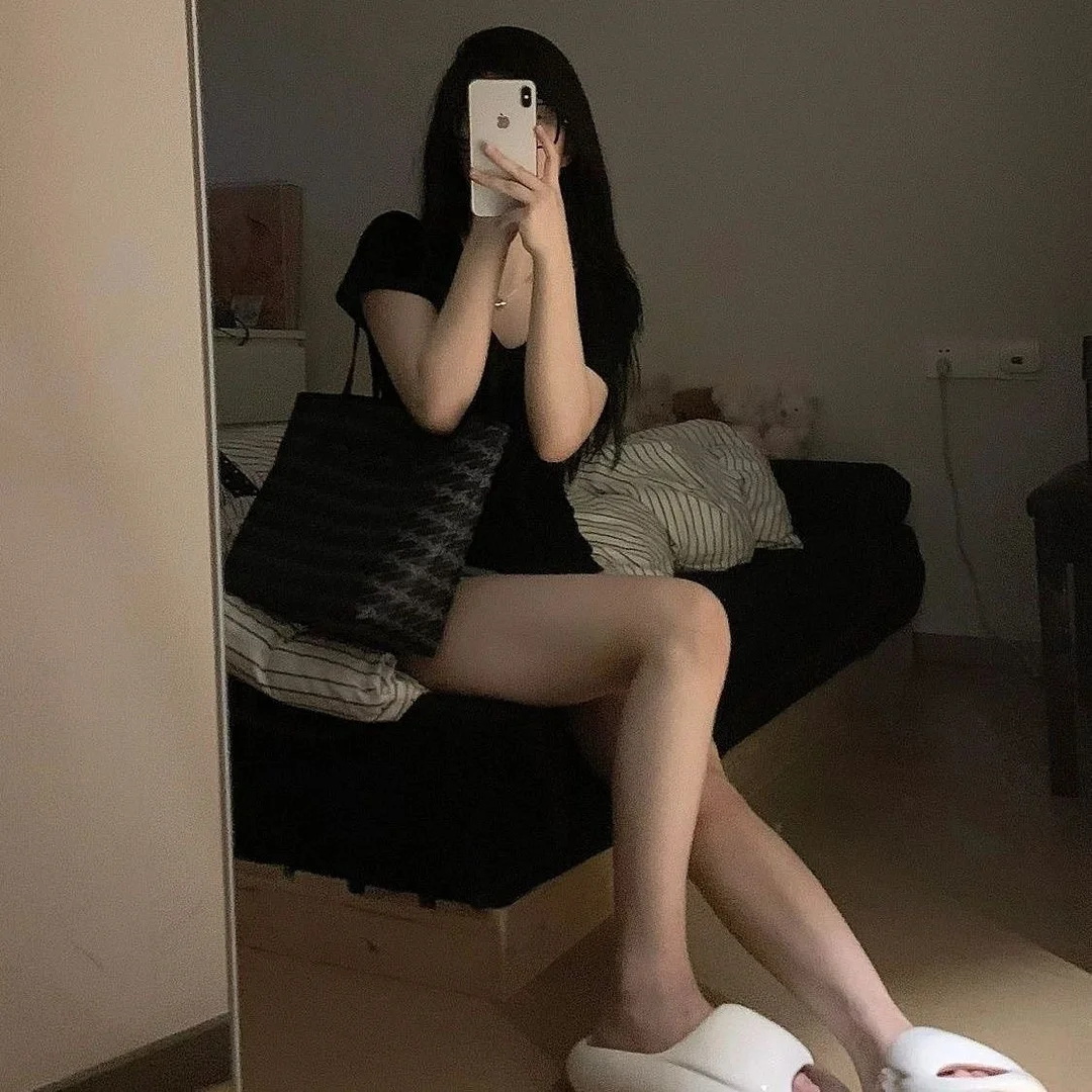 Brownm Brownm Cotton V-Neck Short-Sleeved T-Shirt Female 2024 Summer New Slim Show Thin Hot Girl High Waist Short Top Tide