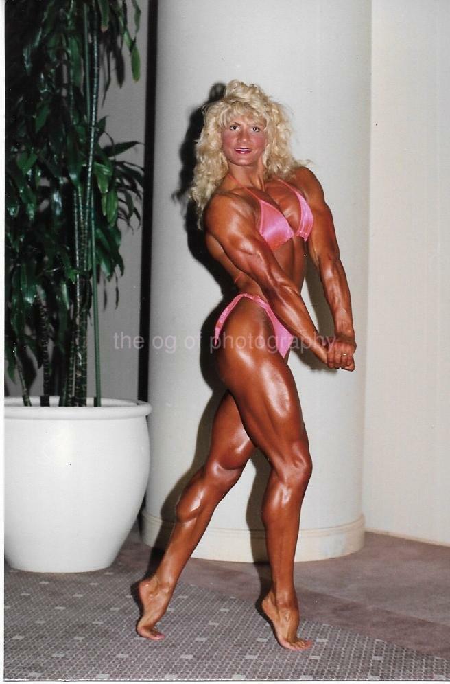 PRETTY GIRL 80's 90's FOUND Photo Poster painting Color MUSCLE WOMAN Original EN 21 40 B