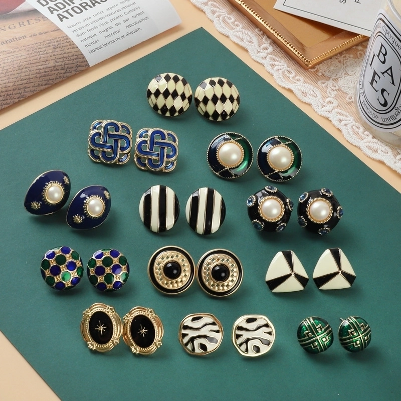 Retro Round Alloy Inlay Pearl Women's Ear Studs 1 Pair