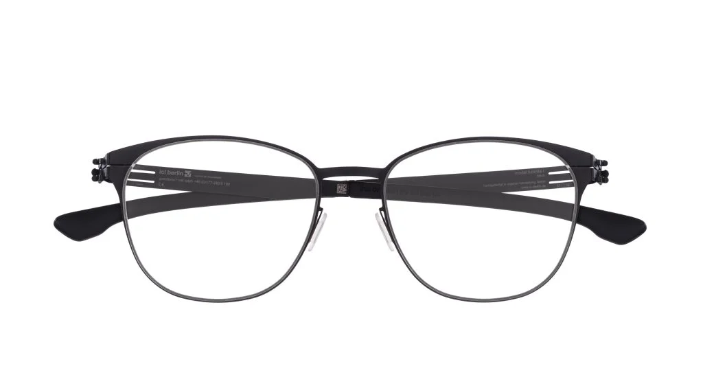 IC! BERLIN LUDMILA L. IC! BERLIN Blakspecs