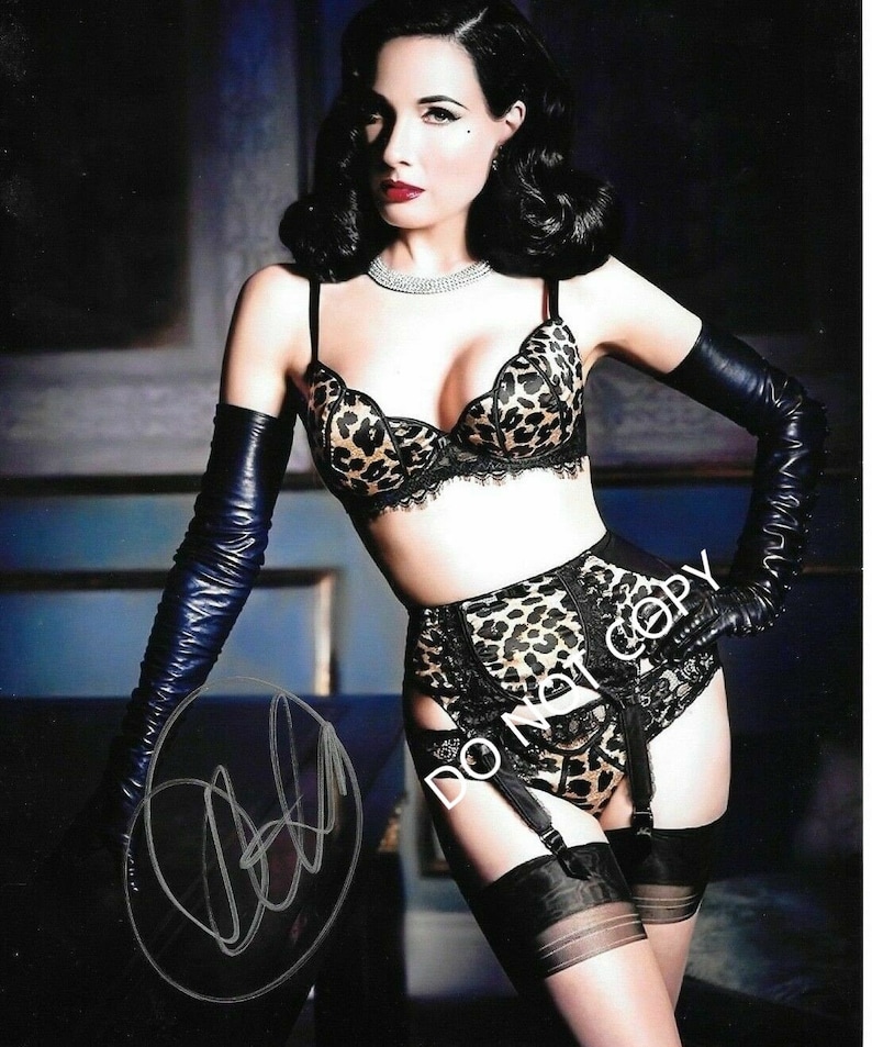 DITA VON Teese 8 x10 20x25 cm Autographed Hand Signed Photo Poster painting