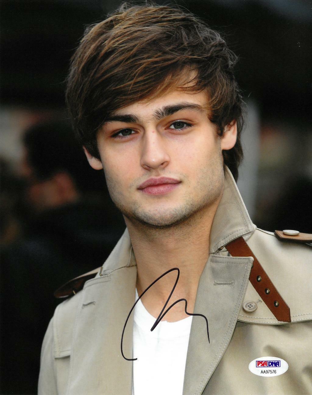 Douglas Booth Signed Authentic Autographed 8x10 Photo Poster painting PSA/DNA #AA97576