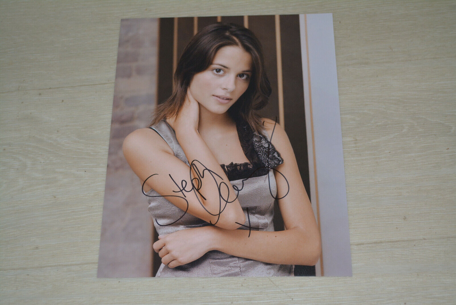 STEPHANIE LEONIDAS signed autograph In Person 8x10 20x25 cm DEFIANCE