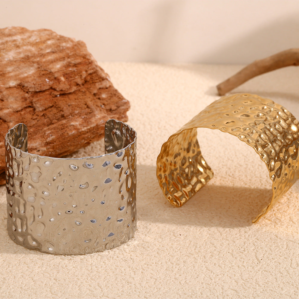 Small And Versatile Cold Hand Jewelry Stainless Steel Plated 18K Gold Large Wide Irregular Hammer Pattern Bracelet For Women