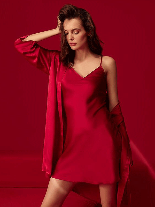 22 MOMME Ensemble Kimono et nuisette en soie rouge luxe 1