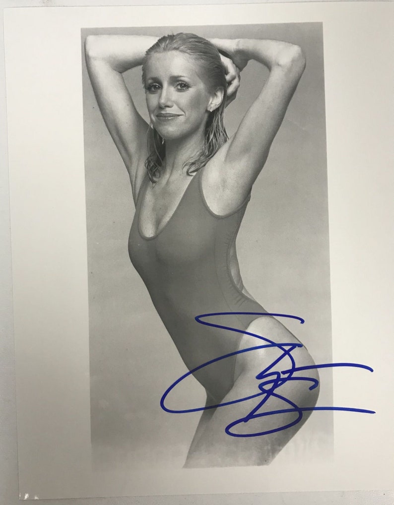 Suzanne Somers Signed Autographed Glossy 8x10 Photo Poster painting - COA Matching Holograms