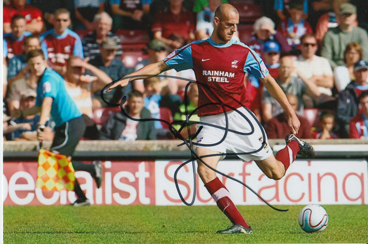 SCUNTHORPE HAND SIGNED ROB JONES 6X4 Photo Poster painting 1.