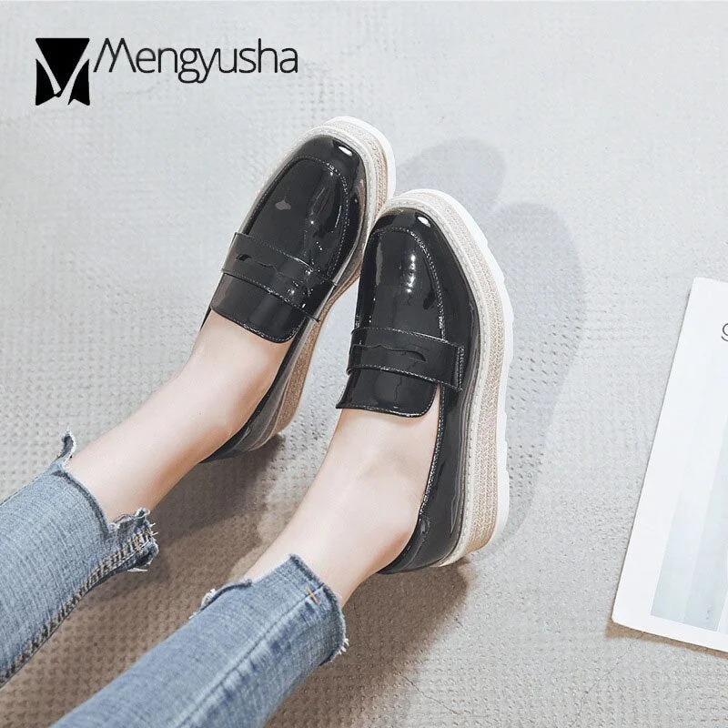 Thicken Soled brogue shoes women creepers flats slip on shallow flat ladies platform shoes muffins shiny patent leather loafers