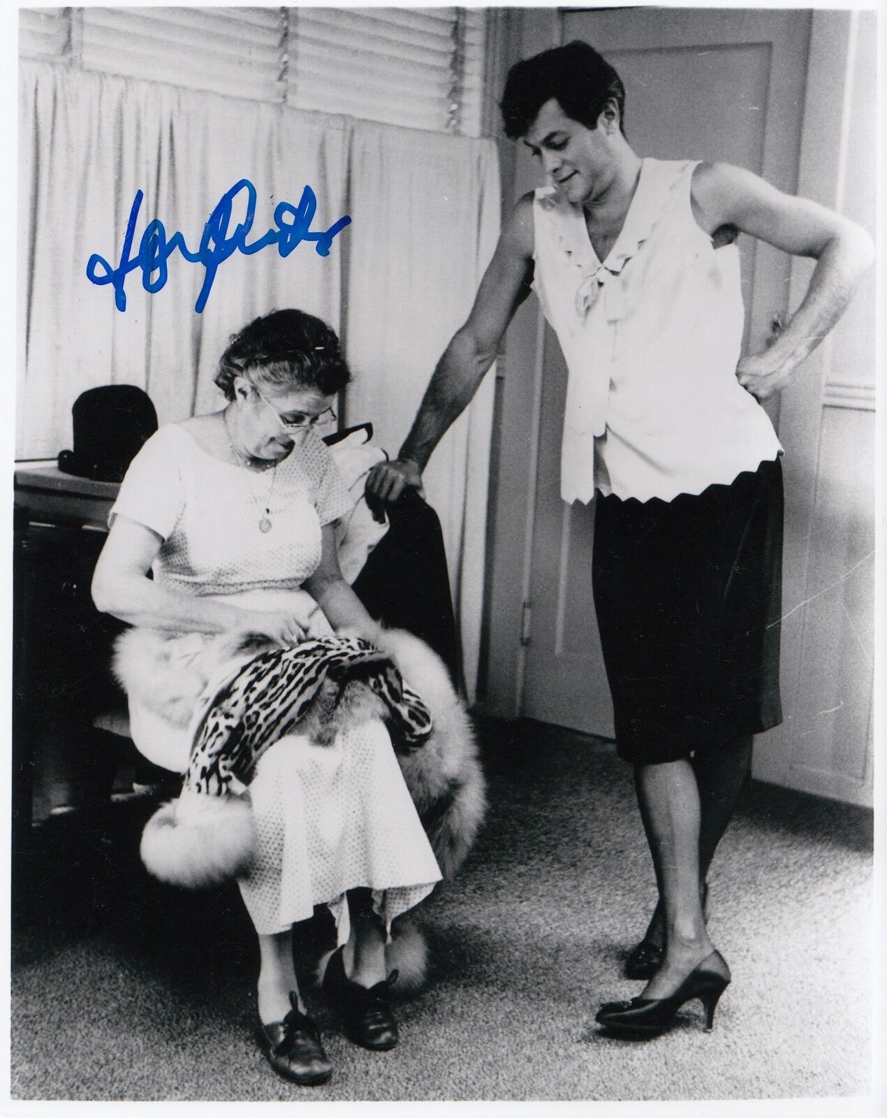 TONY CURTIS signed (SOME LIKE IT HOT) 8X10 Photo Poster painting W/COA *JOE/JOSEPHINE*