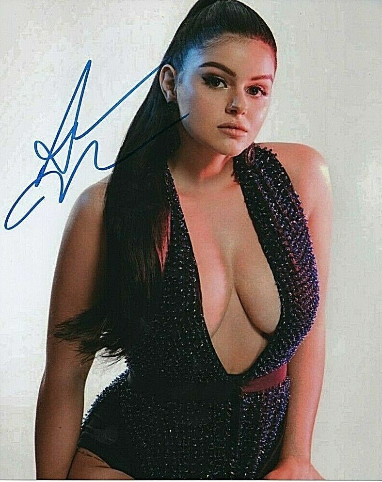 Ariel Winter Autographed Signed 8x10 Photo Poster painting ( Modern Family ) REPRINT