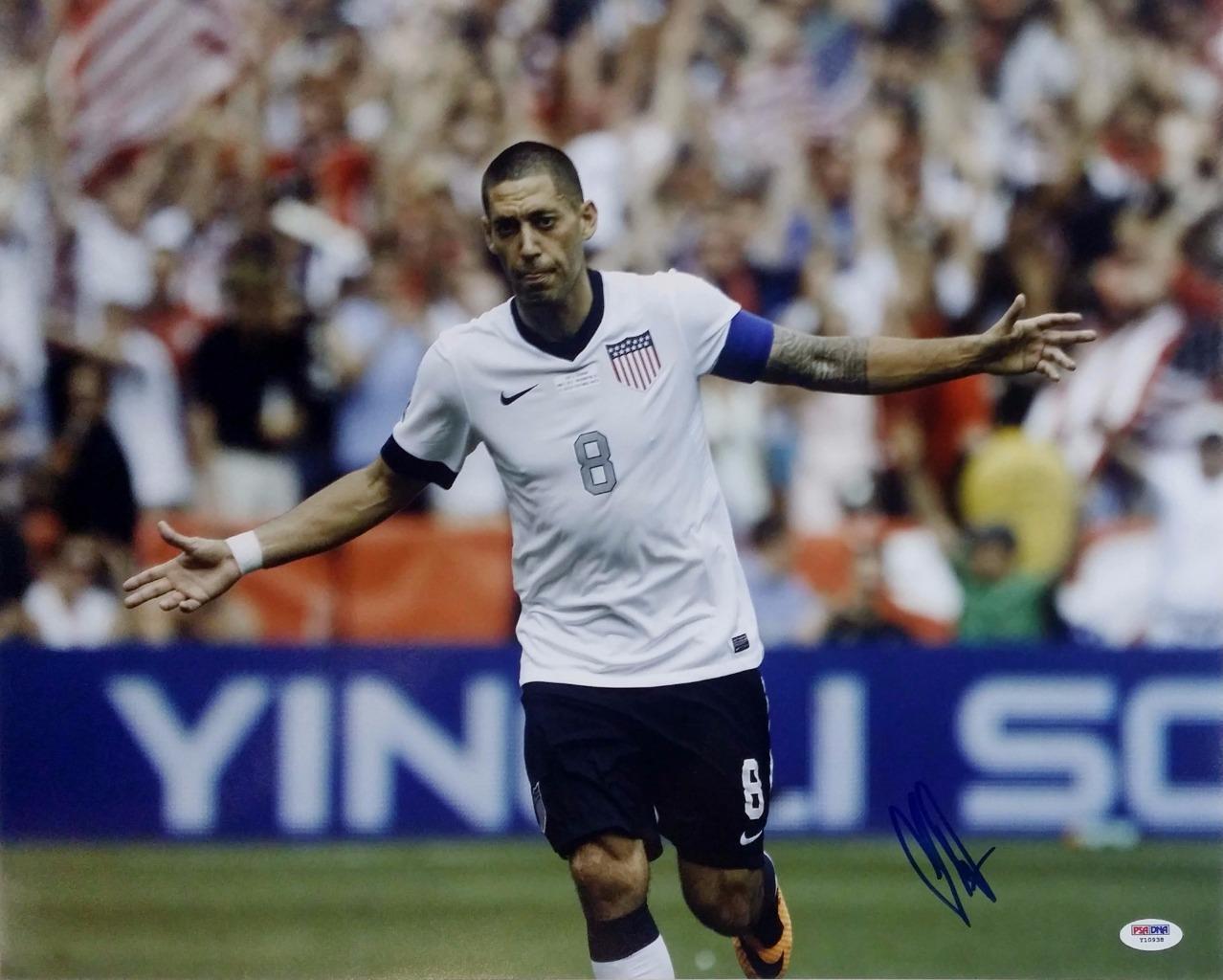 Clint Dempsey Signed Team USA 16x20 Photo Poster painting Photo Poster paintinggraph Auto Autograph PSA Y10938