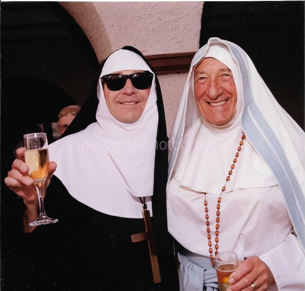 Nuns FOUND Photo Poster paintingGRAPH ColorOriginal Snapshot VINTAGE 012 7 B