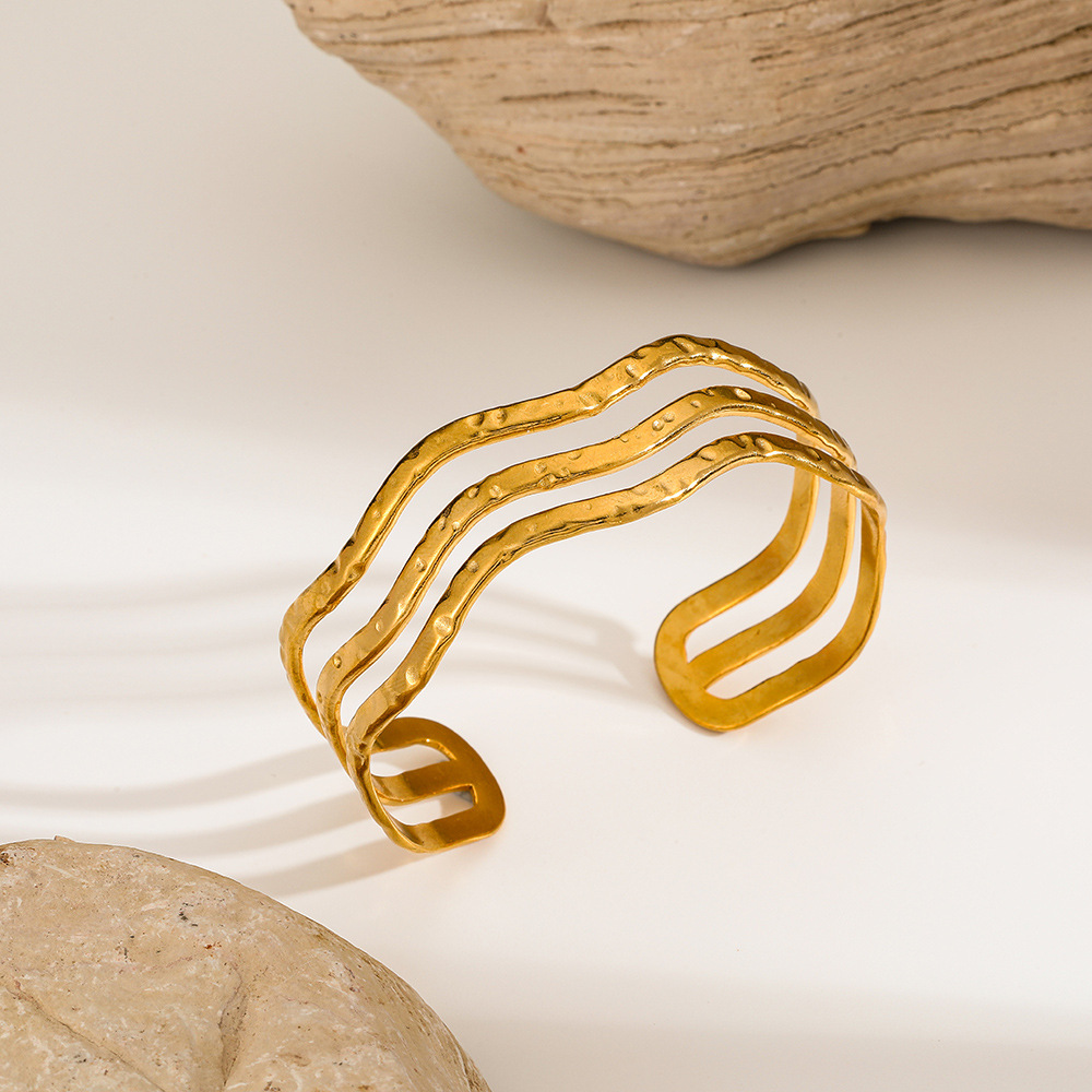 Original European and American style new three-layer bracelet minimalist titanium steel non-fading electroplated gold high-end feel niche versatile wholesale