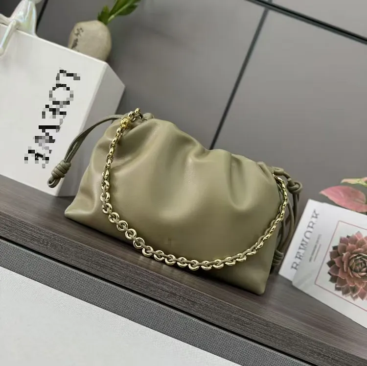 Minimalist retro luxury chain handbag, French noblewoman style commuter bag, business dinner bag, crossbody bag