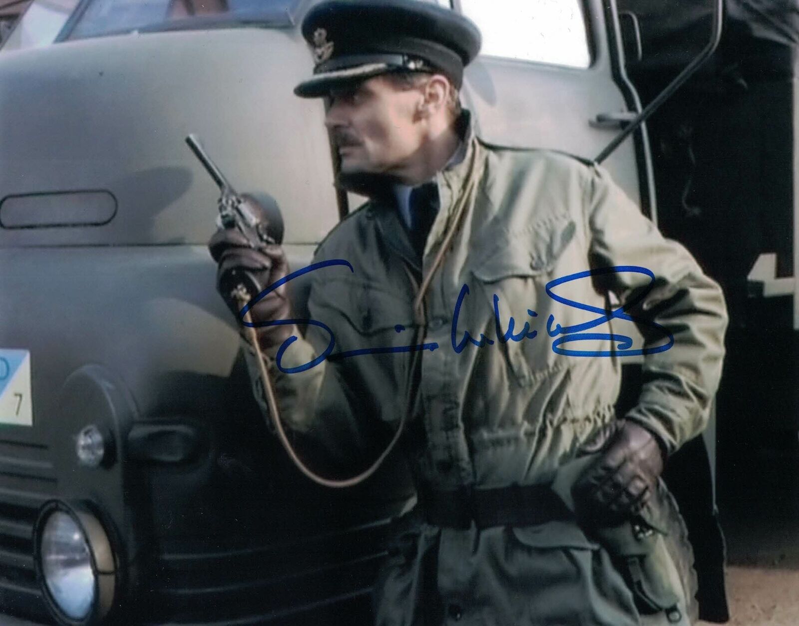 SIMON WILLIAMS - Group Cpt Gilmore in Doctor Who hand signed 10 x 8 Photo Poster painting