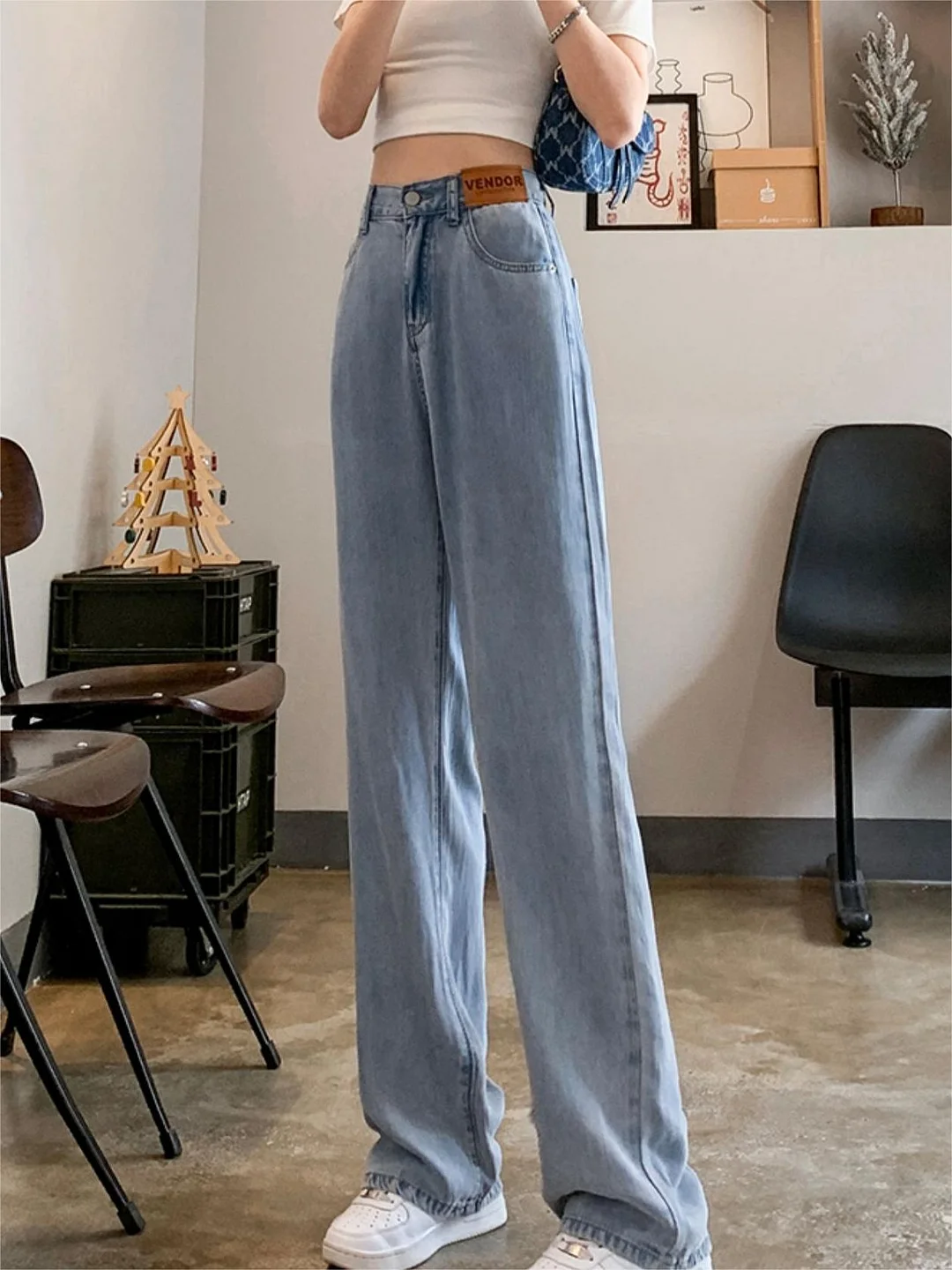 Brownm baggy air jeans with a high waist