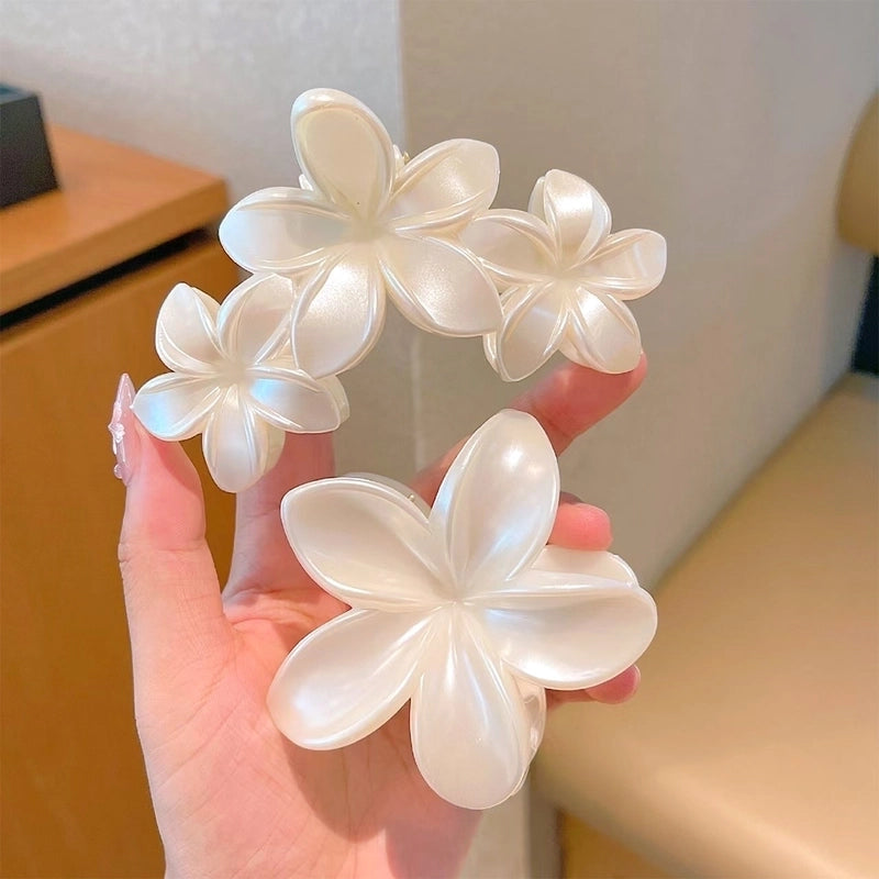Women’s Vacation Minimalist Flower Plastic Hair Claws