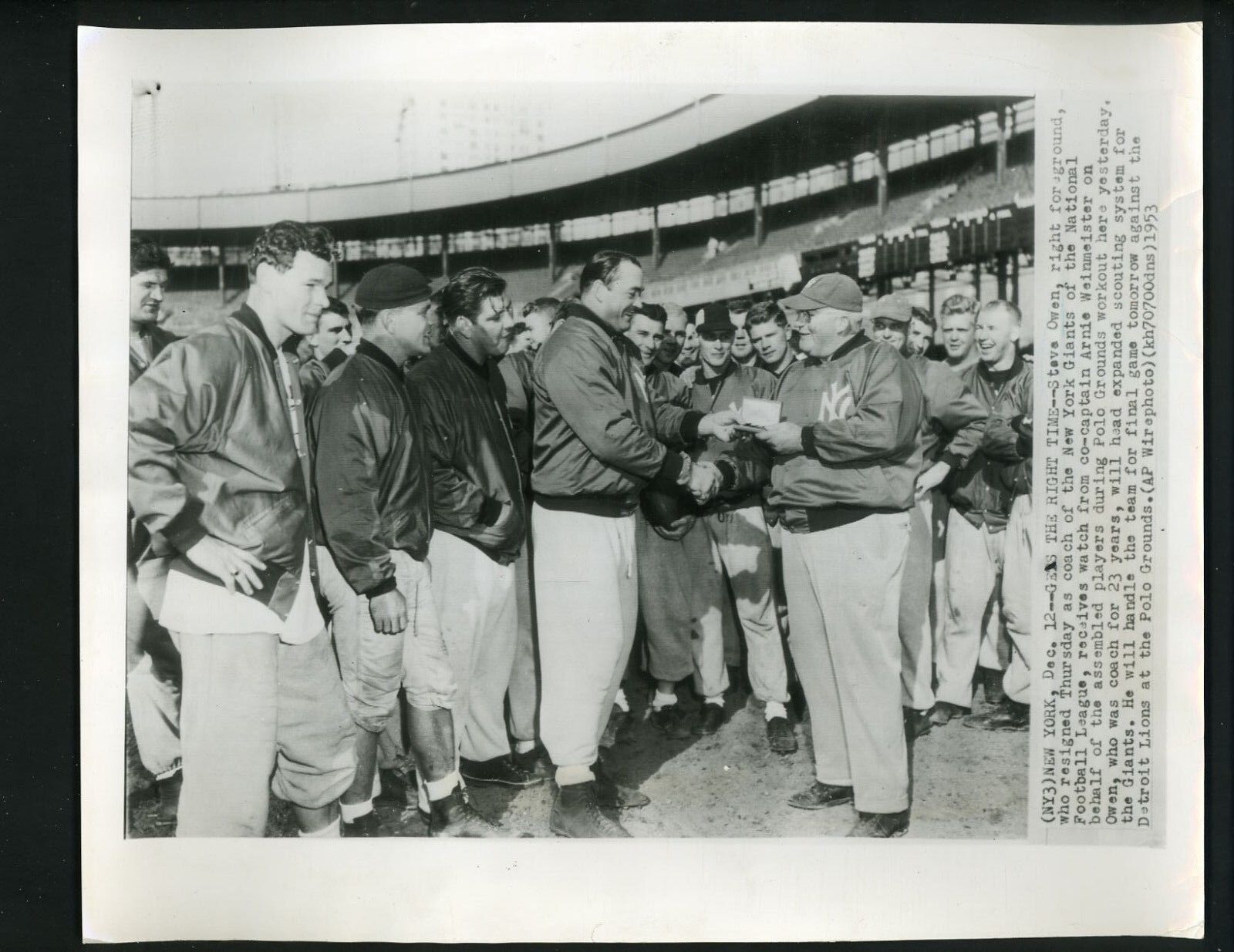 New York Giants coach Steve Owen resigns 1953 Press Photo Poster painting Arnie Weinmeister