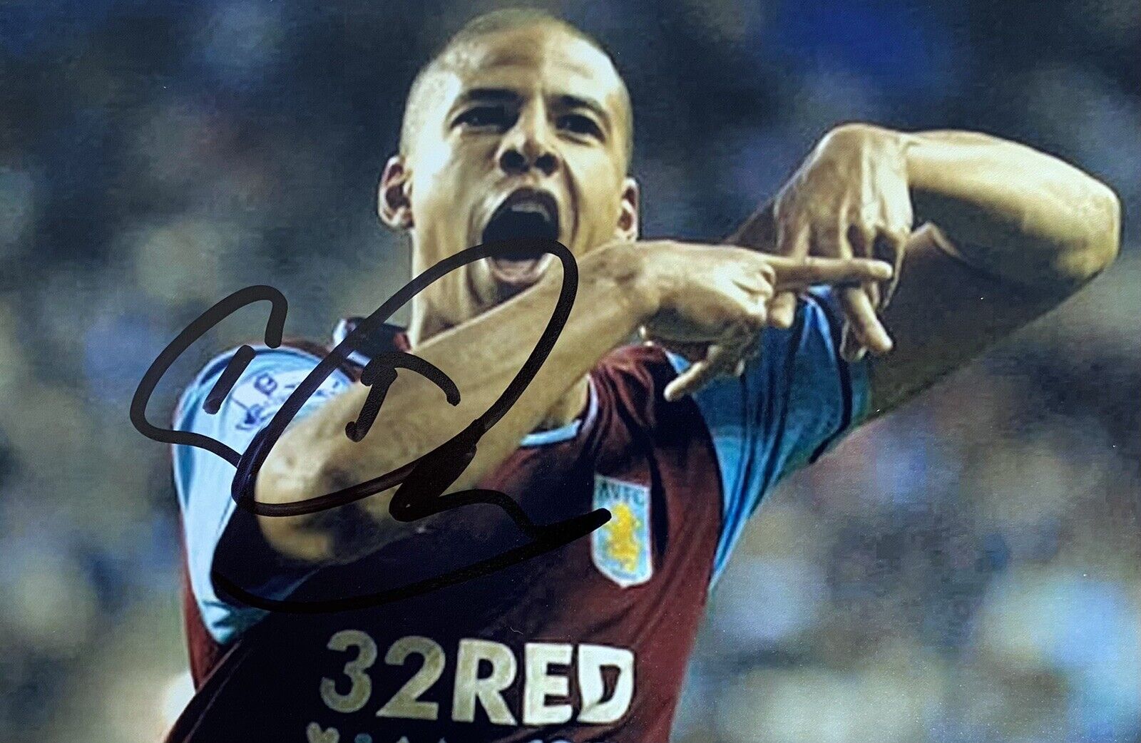 Curtis Davies Genuine Hand Signed Aston Villa 6X4 Photo Poster painting