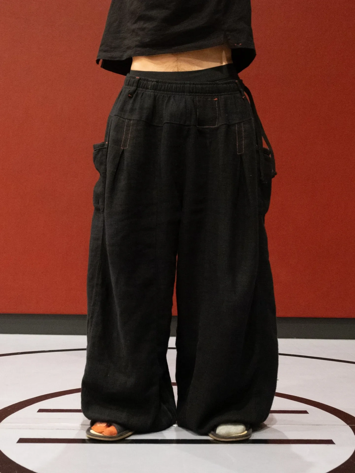 FLAX PLEATED WIDE-LEG PANTS | BLACK