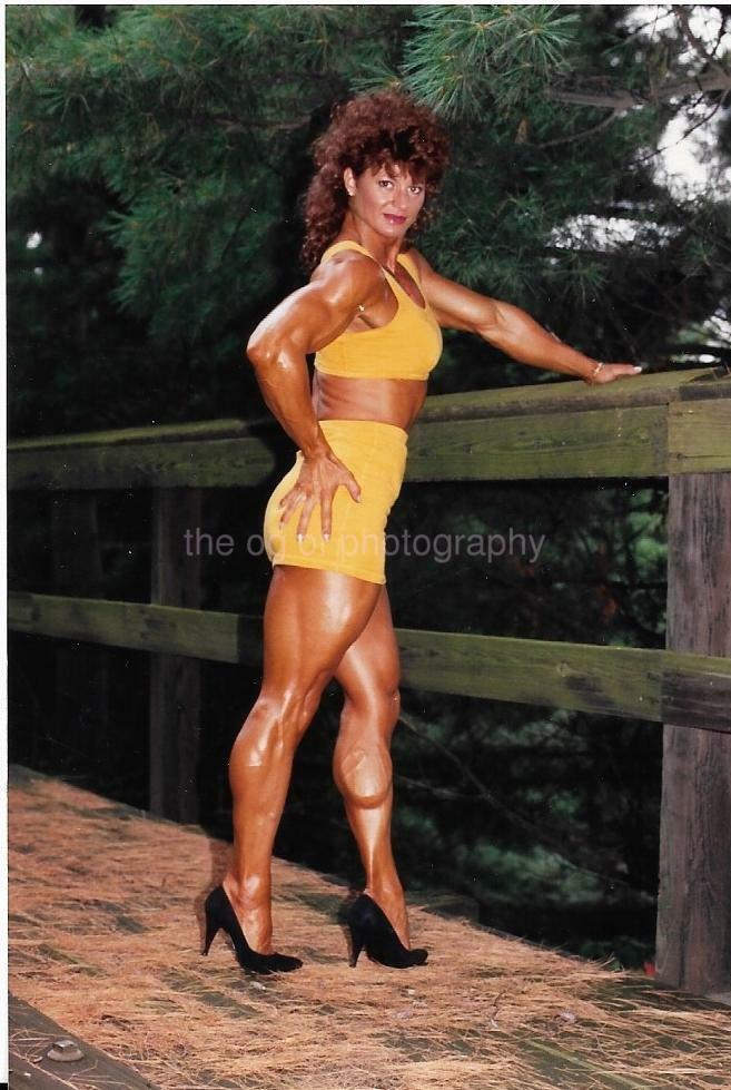 FEMALE BODYBUILDER 80's 90's FOUND Photo Poster painting Color MUSCLE GIRL Original EN 111 10 X
