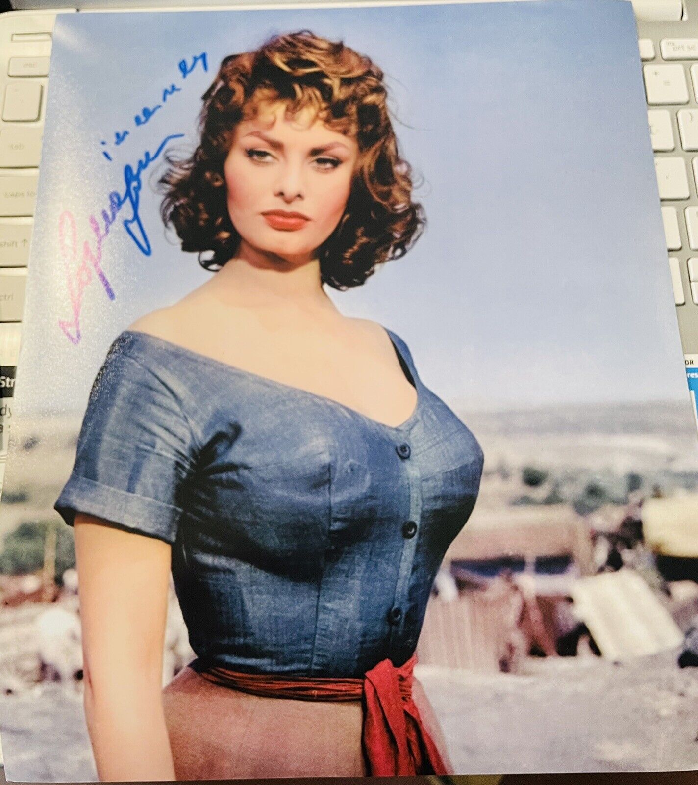 SOPHIA LOREN SIGNED AUTOGRAPHED 8x10 Photo Poster painting ITALIAN SEX SYMBOL ICON BECKETT BAS C