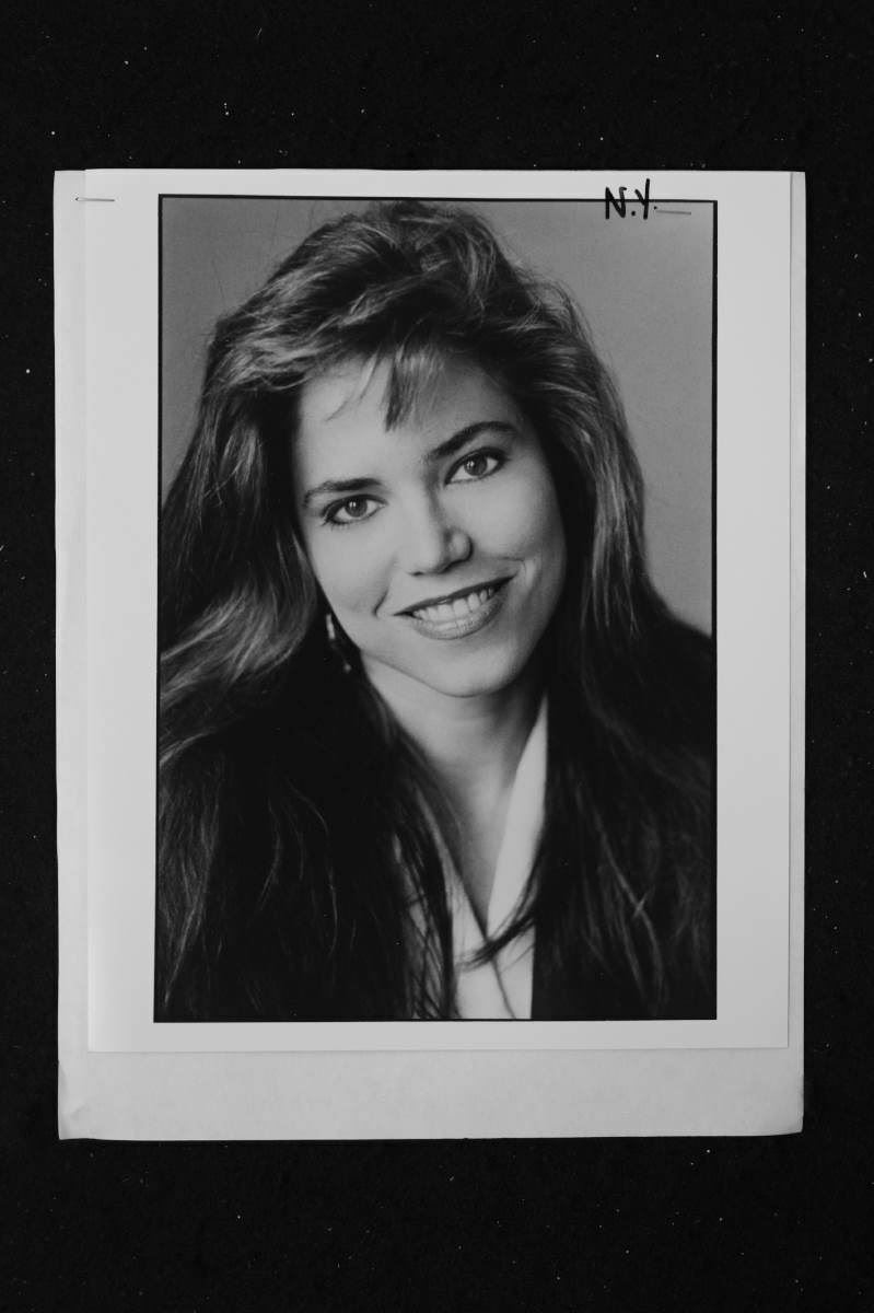 Melanie Smith - 8x10 Headshot Photo Poster painting w/ Resume - Star Trek - DS9