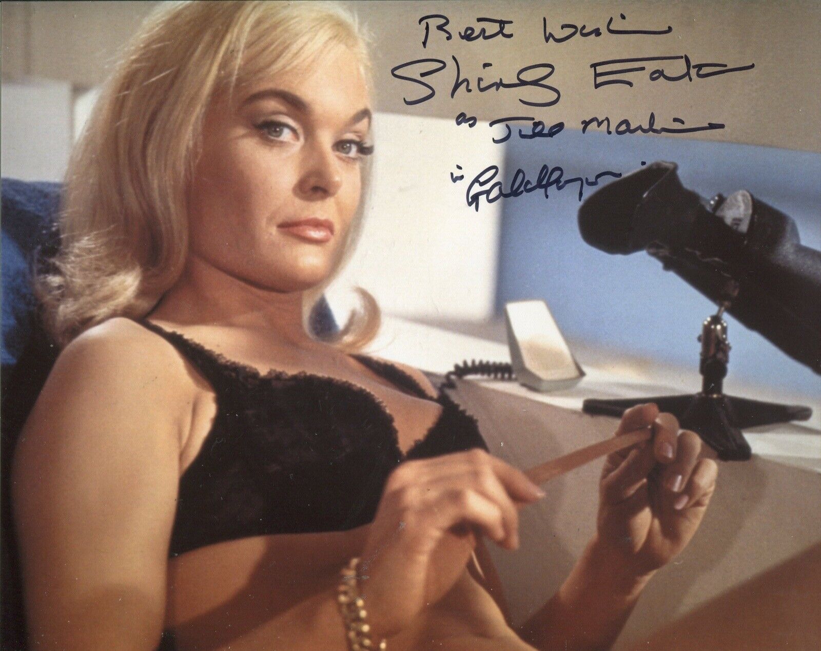 007 Bond girl Shirley Eaton signed GOLDFINGER scene Photo Poster painting SE11 - UACC DEALER