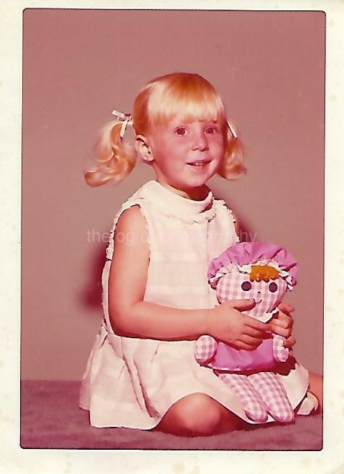 SMALL FOUND Photo Poster paintingGRAPH Color Portrait YOUNG GIRL Original DOLL 21 59 I