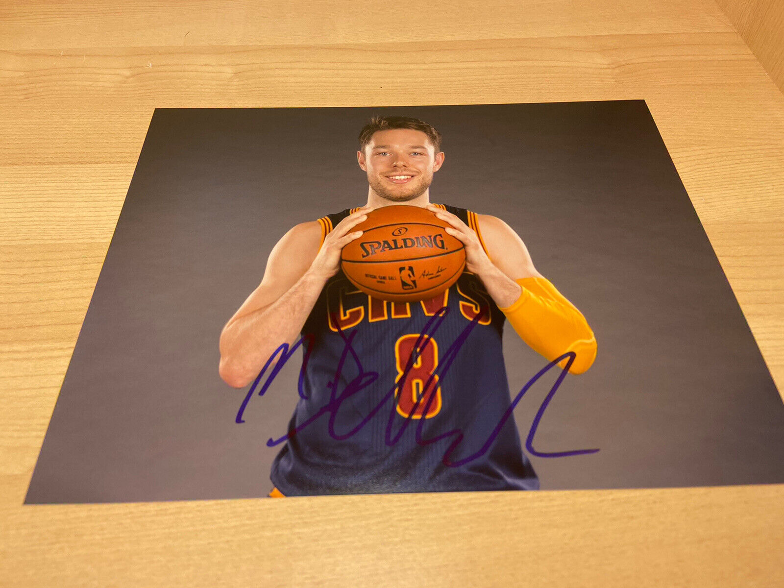 Matthew Dellavedova Cavaliers Lebron James Autographed Signed 8X10 Photo Poster painting W/COA