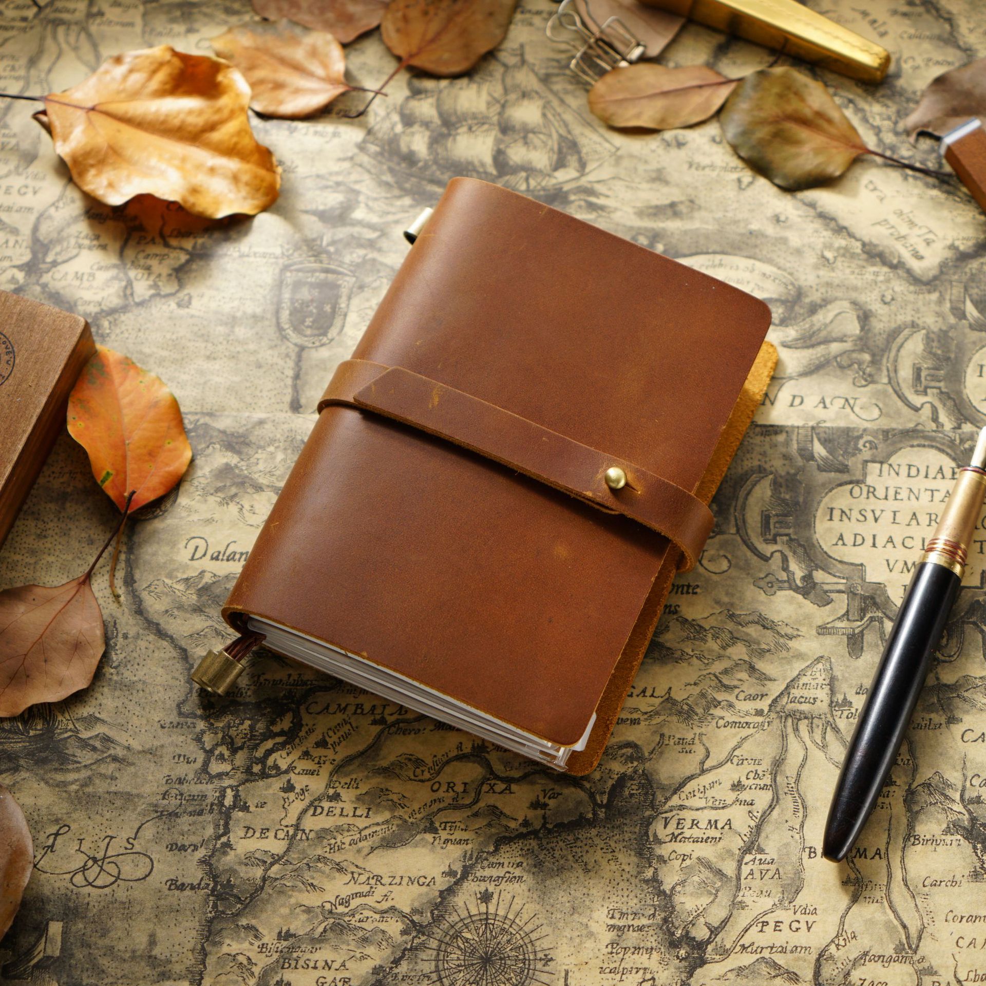 Fromthenon Retro Traveler's Notebook Passport Leather Notebooks Handmade Loose-leaf Cowhide Diary Planner