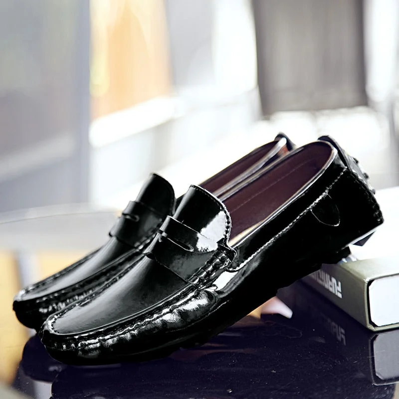 men penny loafers slip on moccasins burgundy patent leather non-slip driving shoes men outdoor leather loafers black white