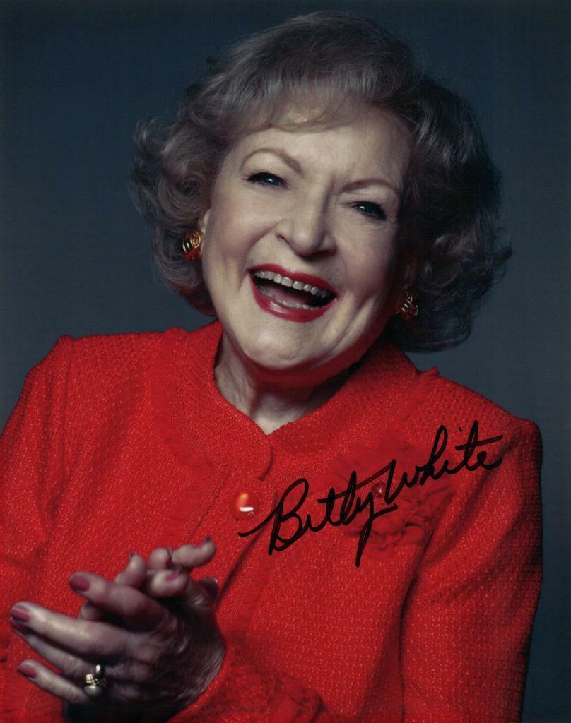 Betty White signed 8x10 Picture autographed Photo Poster painting Nice Photo Poster painting with COA