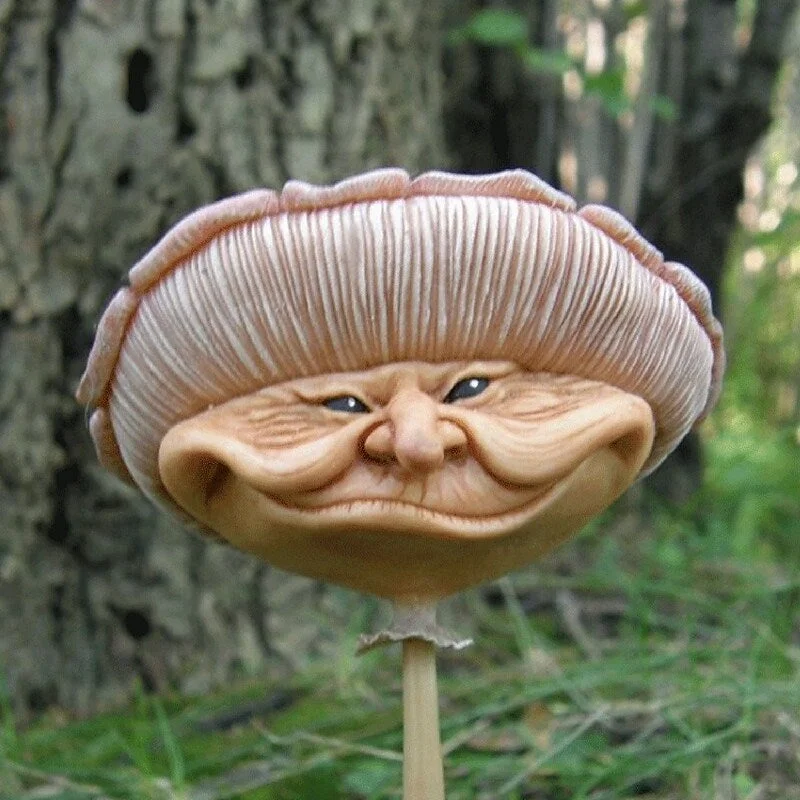 Funny Face Garden Statue Fracture-Resistant Resin Patio Lawn Mushroom Sculpture