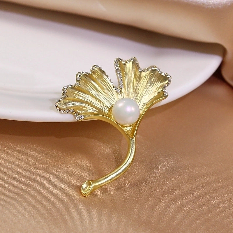 Elegant Glam Pin Geometric Alloy Plating Inlay Artificial Pearls Rhinestones Shell Women’s Brooches