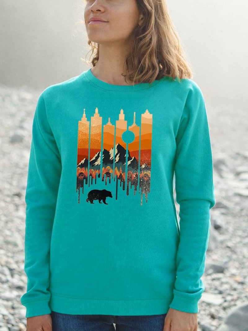 Mountains Bear Printed Women's Sweatshirt in  mildstyles