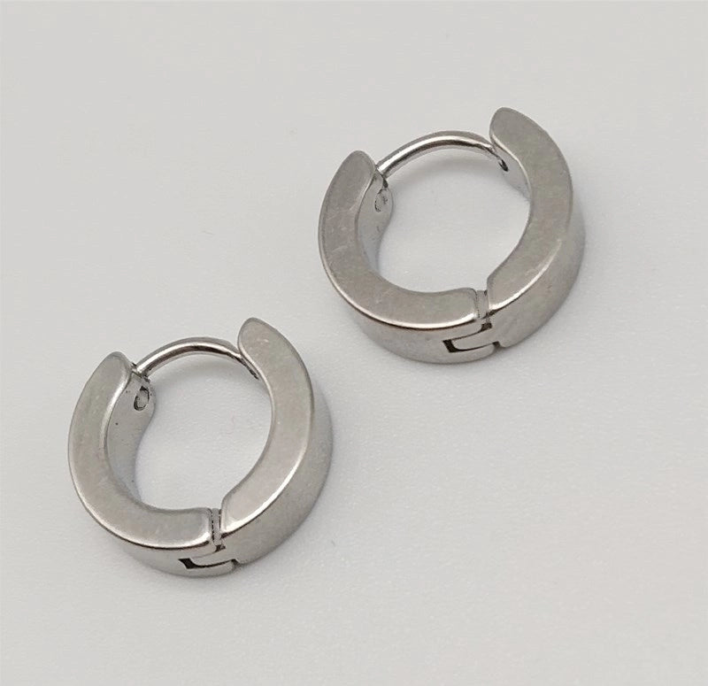 Factory Direct Japanese And Korean Fashion Men’s Popular Flat Round Ear Clip Earrings Women’s Tassel Small Ear Ear Bone Ear Buckle Earrings